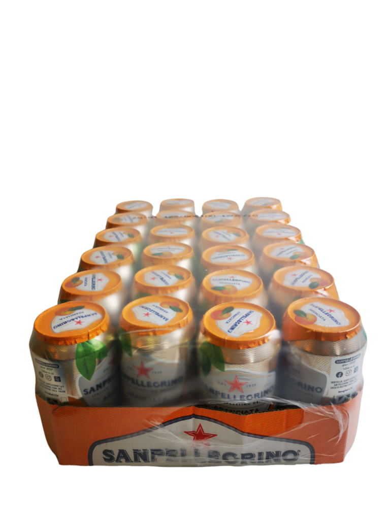 Getränkedosen in einem Gebinde mit transparenter Bündelverpackung