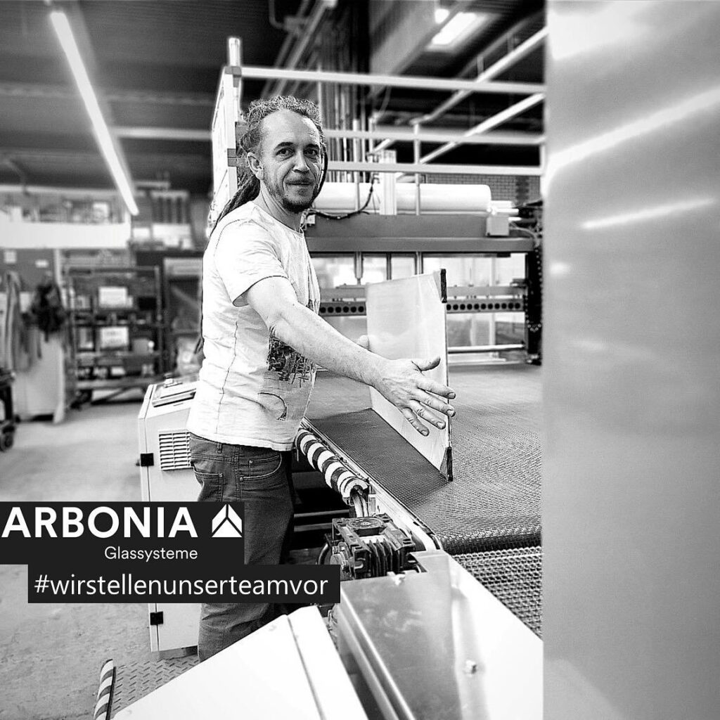 ARBONIA Glassysteme Glasscheiben in Bündelpackmaschine verpackt