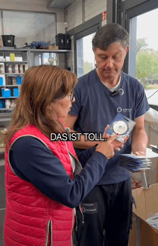 Skinmaschine bei Orbitalum zum verpacken von Messern