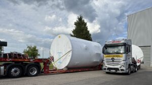 Schwertransport Wasseraufbereitungsbehälter, Folienverpackung